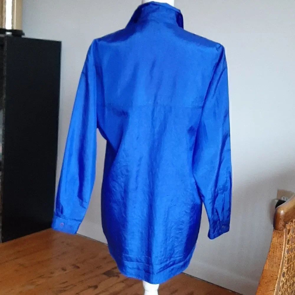 Shiny blue shirt - Picture 2 of 4